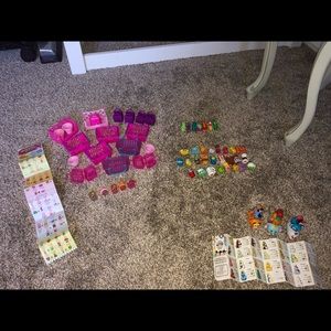 Shoppkins with a collection bin and shopping bags.